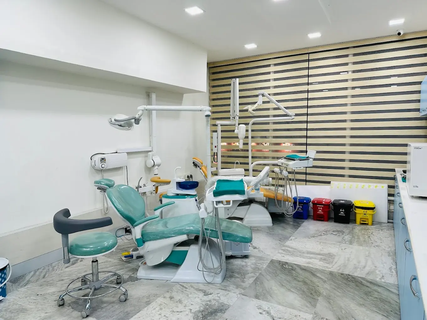ZDentistry modern dental treatment room with state-of-the-art equipment